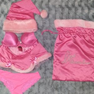 Santas Helper Set w/Hat, Gift Bag, Bra, Skirt & Panties